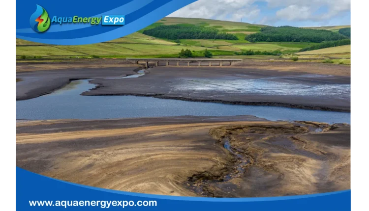 England’s reservoirs at lowest level for a decade as experts call for hosepipe bans